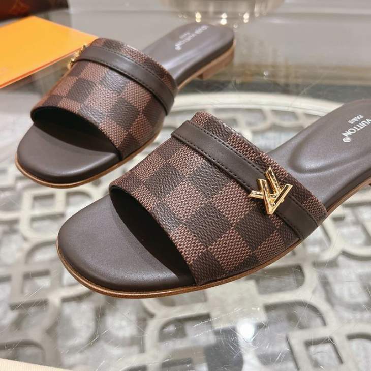 Picture of Louis Vuitton Slippers _SKULVsz35-42mnf0503566